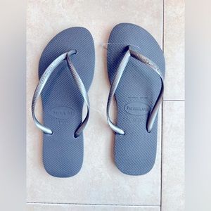 Havaianas Silver Sandals NWT